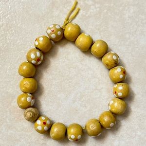 *BRAND NEW* Claire’s Bright Mustard Yellow Bracelet With White and Red Flowers